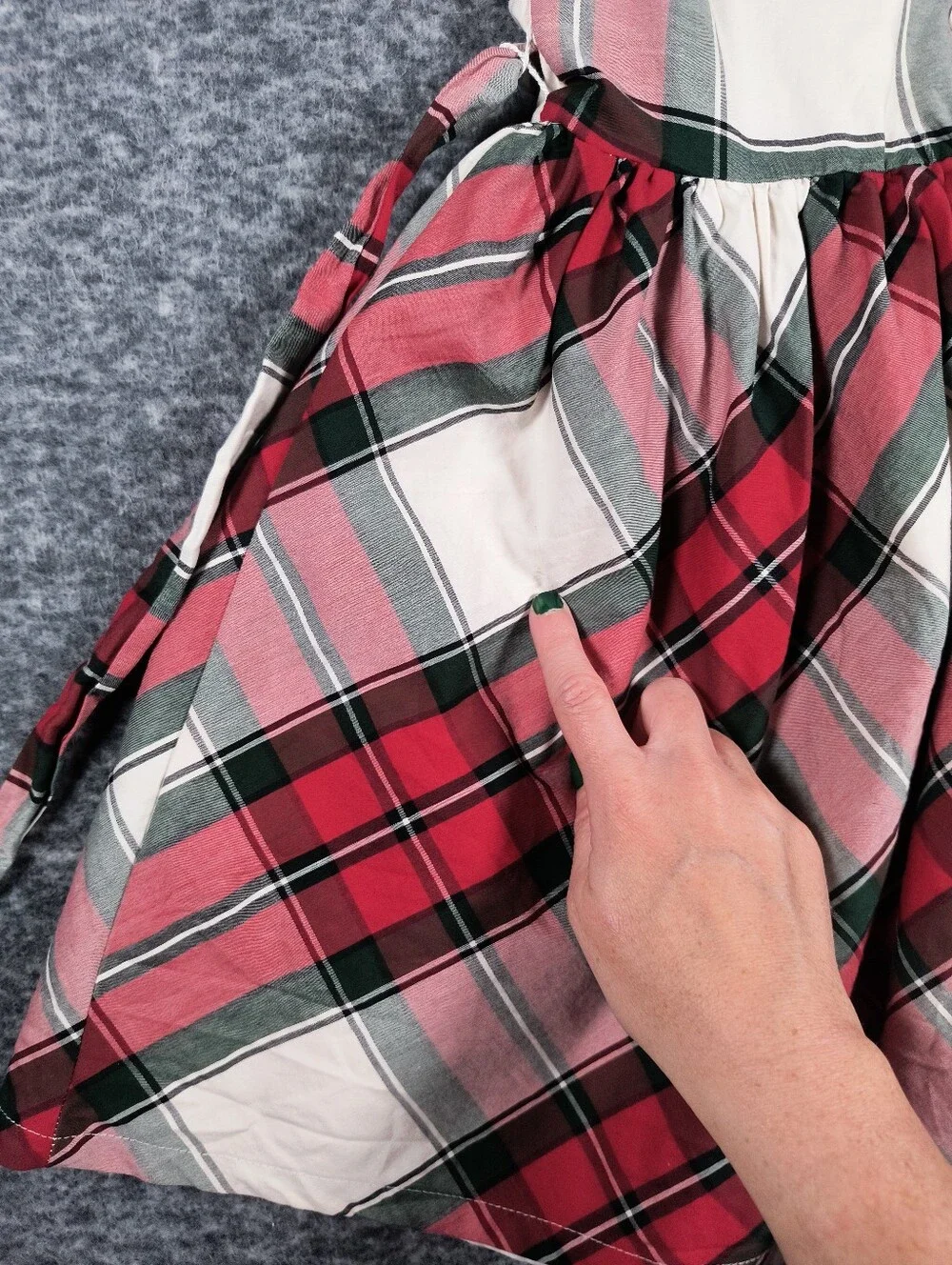 🔥 Bundle 2 For $7🔥 Carter's plaid dress, girl's size 7